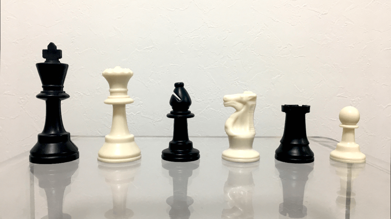 プラスチックチェス駒の写真